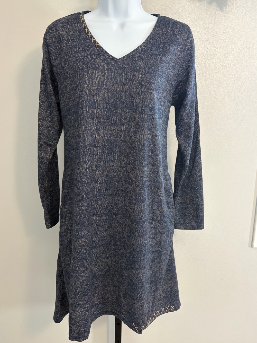NWT Yak n Yeti Women’s  Heathered Navy V-Neck  Dress with Contrast Stitching